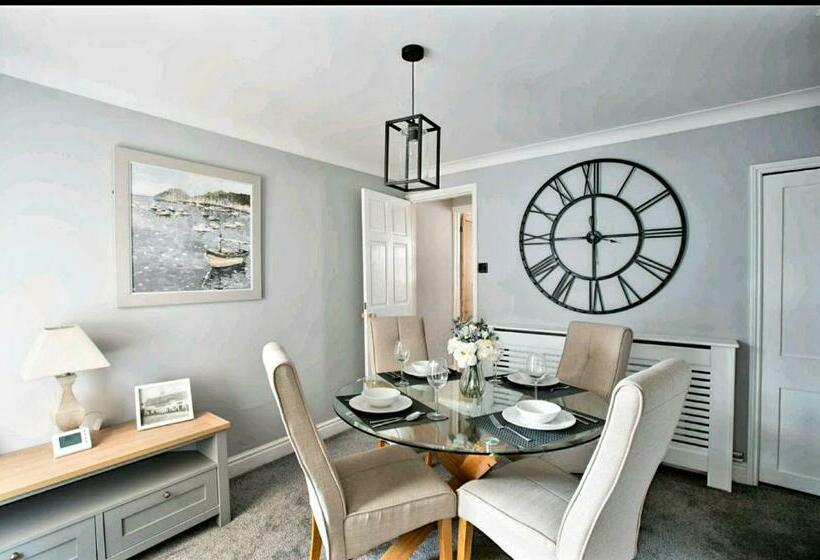 Caister Cottage, Beach 1 Minute Walk Away