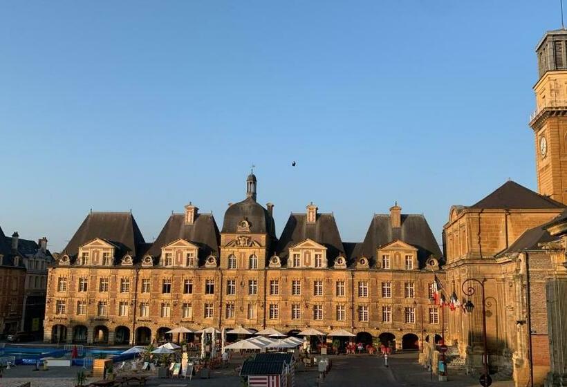 Charleville Mézières: Belle Vue Place Ducale