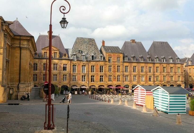 Charleville Mézières: Belle Vue Place Ducale