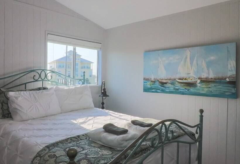 Come Stay   And Sail Away   At This Lovely Canal Home