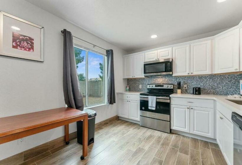 Coolidge 3bd 2ba Upgraded Apartment With Amenities