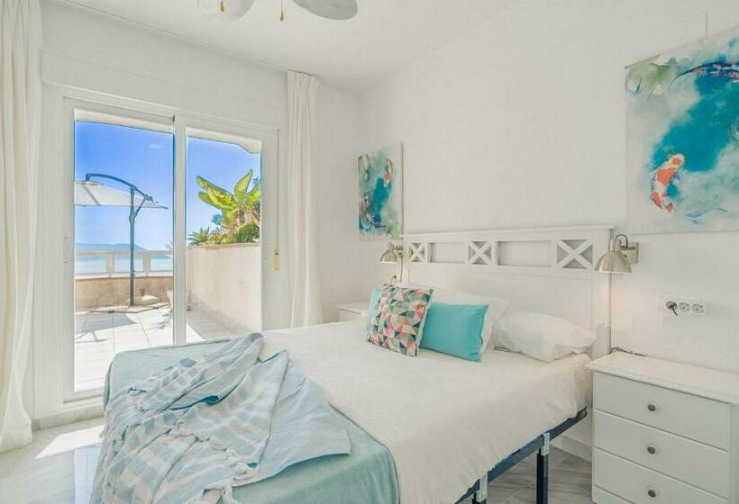 Coral Paradise Apartment With Swimming Pool