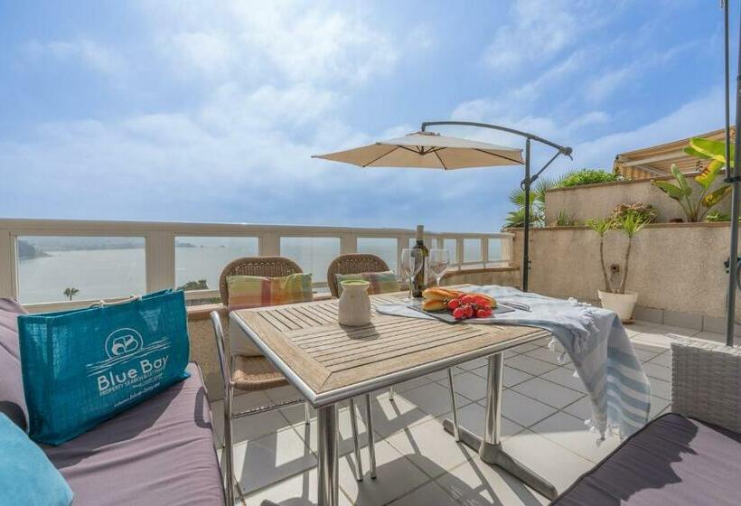 Coral Paradise Apartment With Swimming Pool