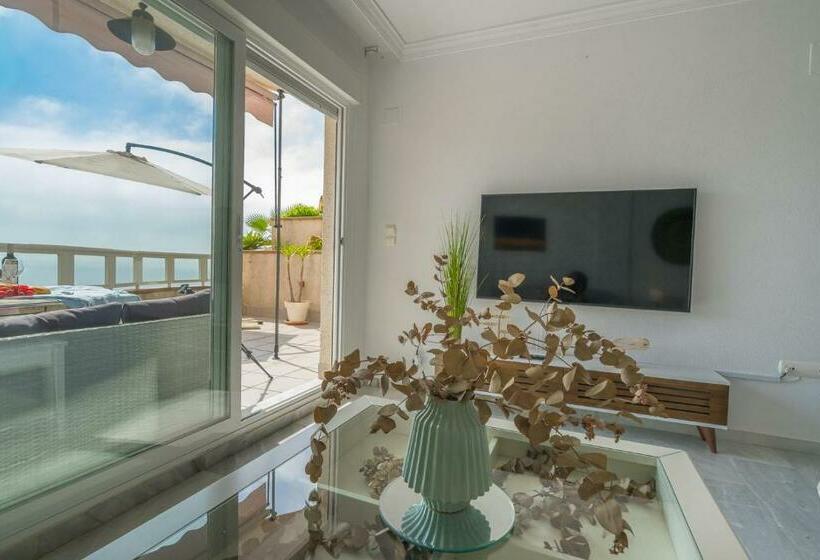 Coral Paradise Apartment With Swimming Pool