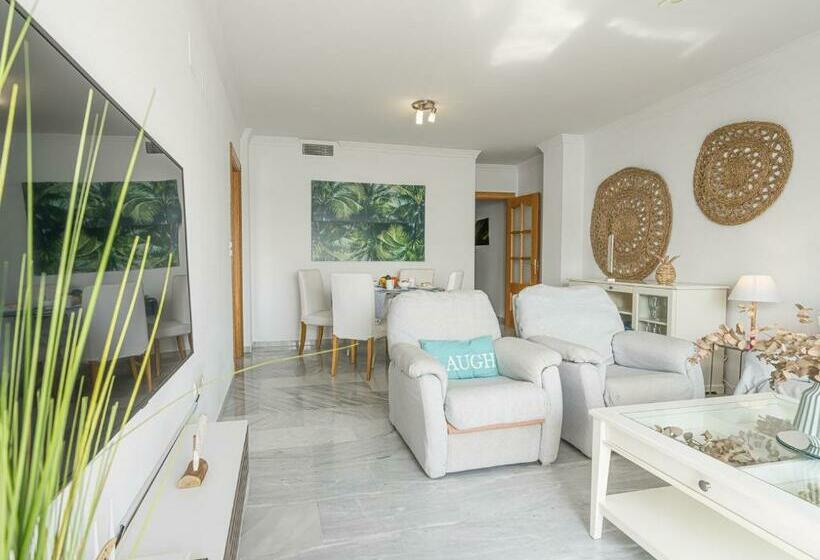 Coral Paradise Apartment With Swimming Pool