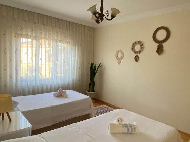 Cozy Villa With Backyard And Fireplace In Sapanca