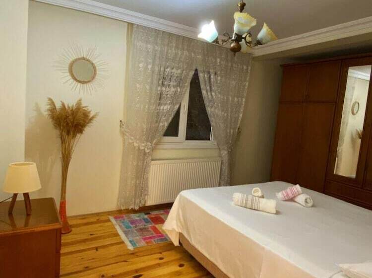 Cozy Villa With Backyard And Fireplace In Sapanca