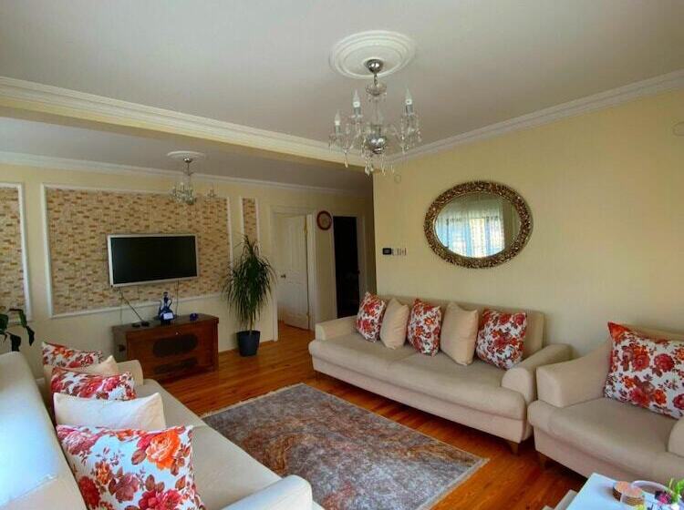 Cozy Villa With Backyard And Fireplace In Sapanca