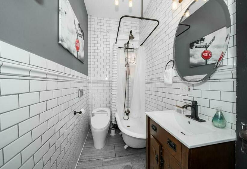 Foodies Retreat Downtown And A View