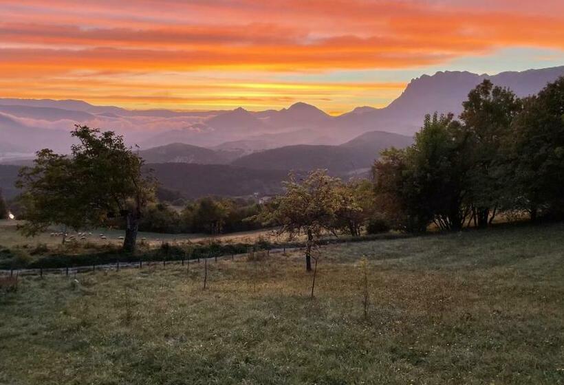 Gîtes Du Puyjovent   Côté Forêt   à 15 Minutes De Crest, Vue Panoramique, Calme
