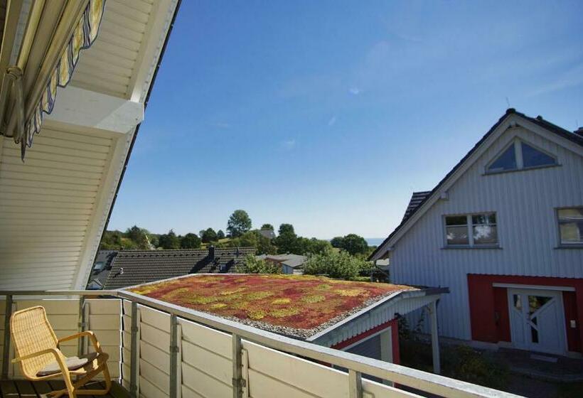 Nah Am Meer, Meerblick, Gratis Nutzung Vom Ahoi Erlebnisbad Und Sauna In Sellin   Haus Inselblick Fe