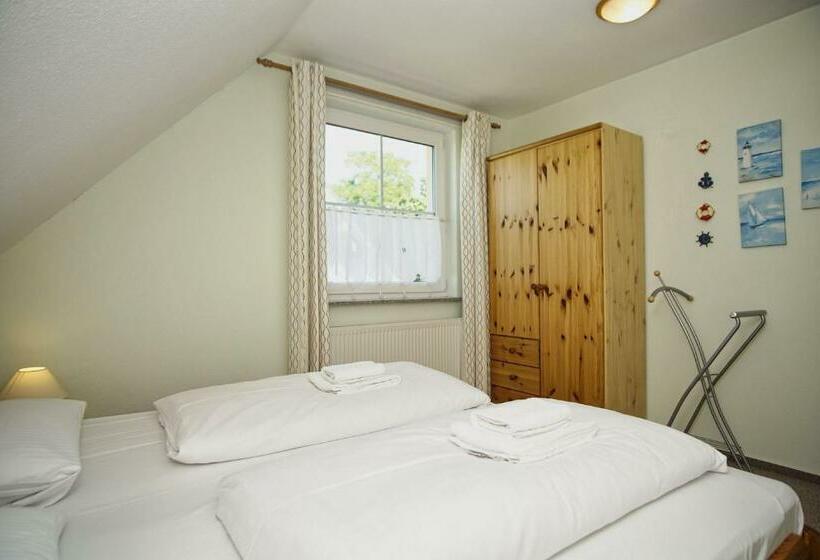 Nah Am Meer, Meerblick, Gratis Nutzung Vom Ahoi Erlebnisbad Und Sauna In Sellin   Haus Inselblick Fe