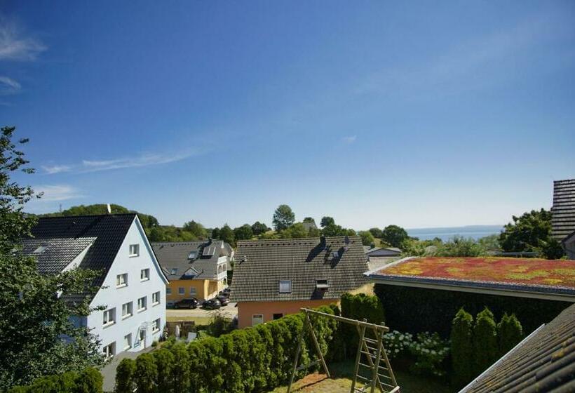 Nah Am Meer, Meerblick, Gratis Nutzung Vom Ahoi Erlebnisbad Und Sauna In Sellin   Haus Inselblick Fe