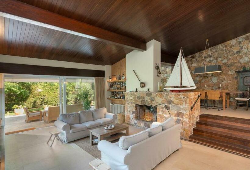 Hauzify I Villa Lulle