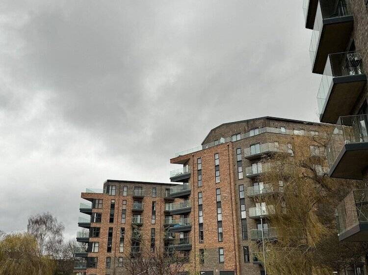 Luxury Apartment In Dartford