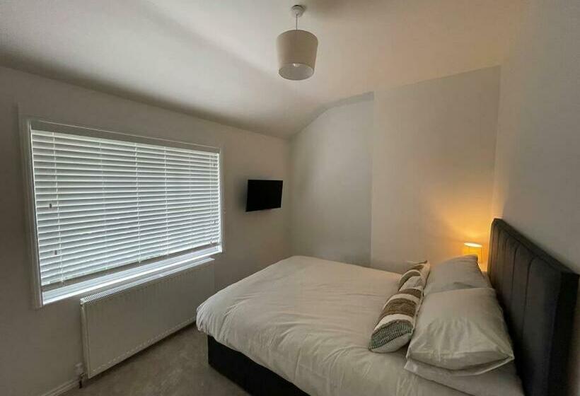 Refurbished 2 Bed House In The Perfect Location