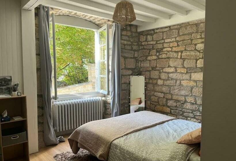 Salins Les Bains : A L Ombre De La Tour Carrée