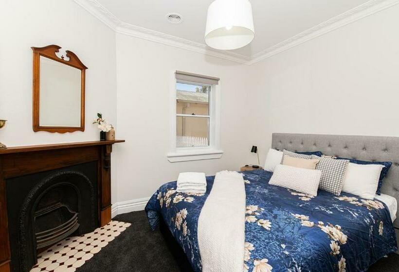 Secret Cottage Charming & Cosy Home Sleeps 8