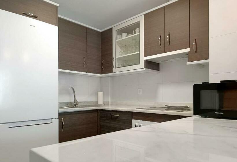 Small Oasis #1, Manilva