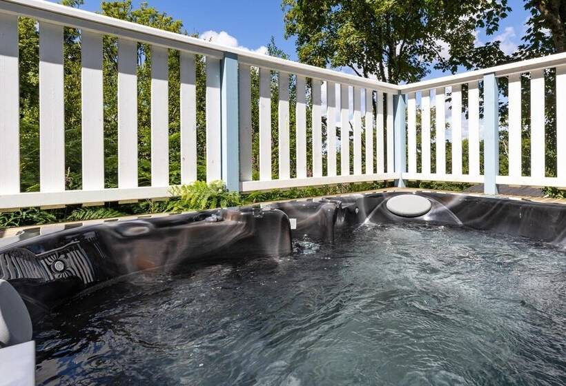 The Bluebell   Luxury Lodge With Hot Tub