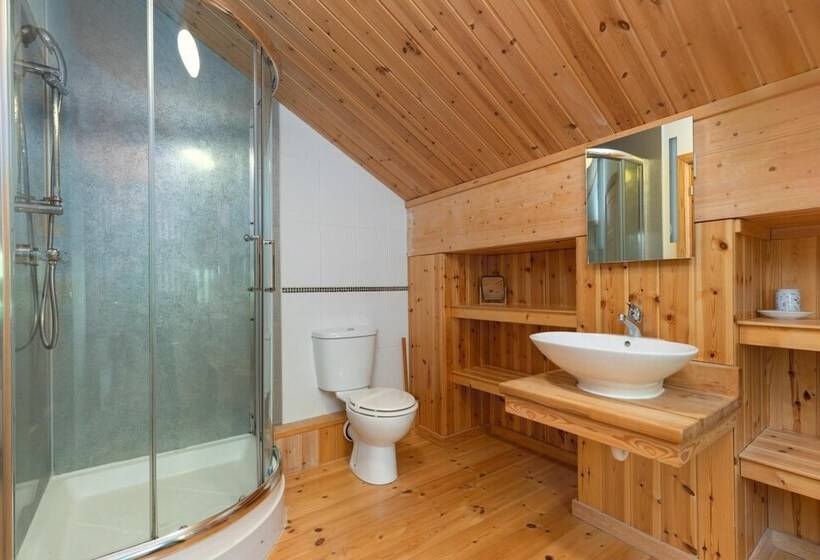 The Bluebell   Luxury Lodge With Hot Tub