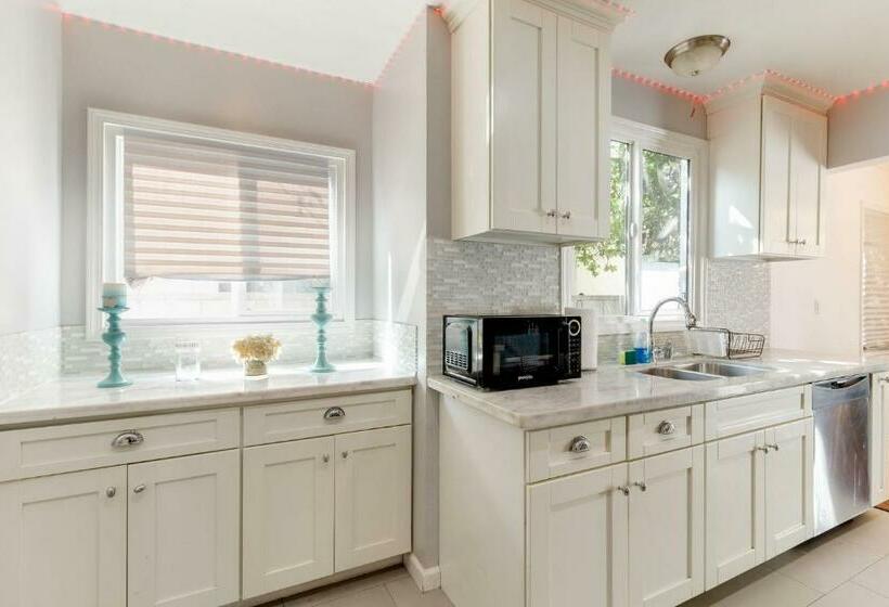 Valley Modern Glam Charmer