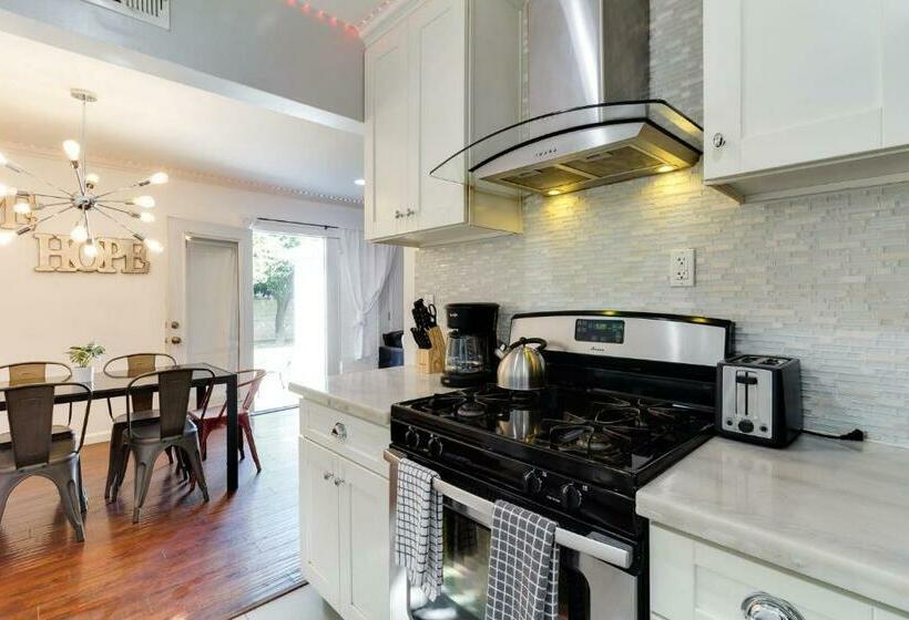 Valley Modern Glam Charmer