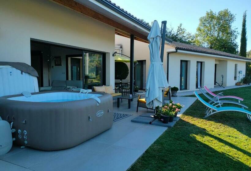 Villa Contemporaine Avec Vue Imprenable Et Jacuzzi