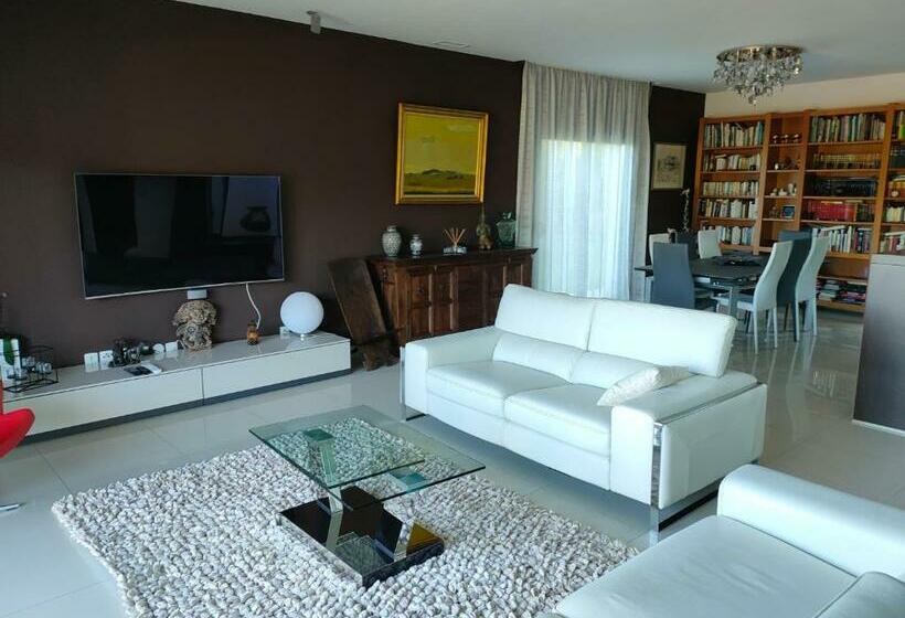 Villa Contemporaine Avec Vue Imprenable Et Jacuzzi