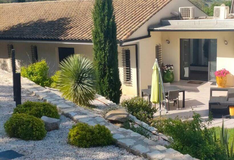 Villa Contemporaine Avec Vue Imprenable Et Jacuzzi