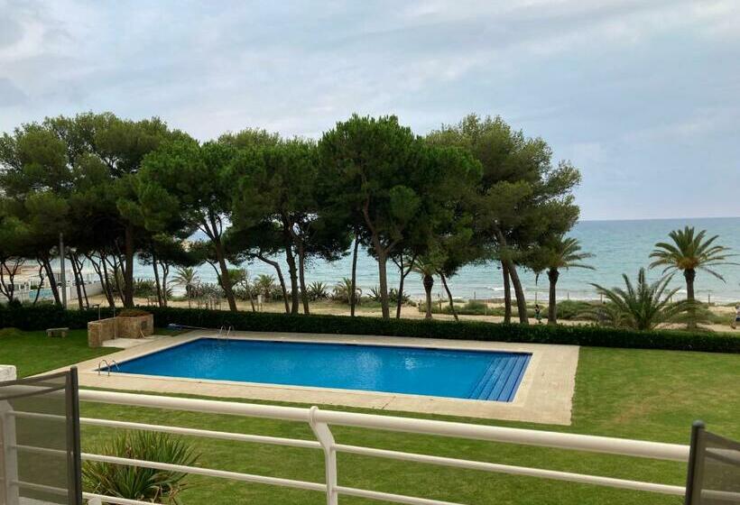 Apartment With Great Community Swimming Pool & Direct Beach Access