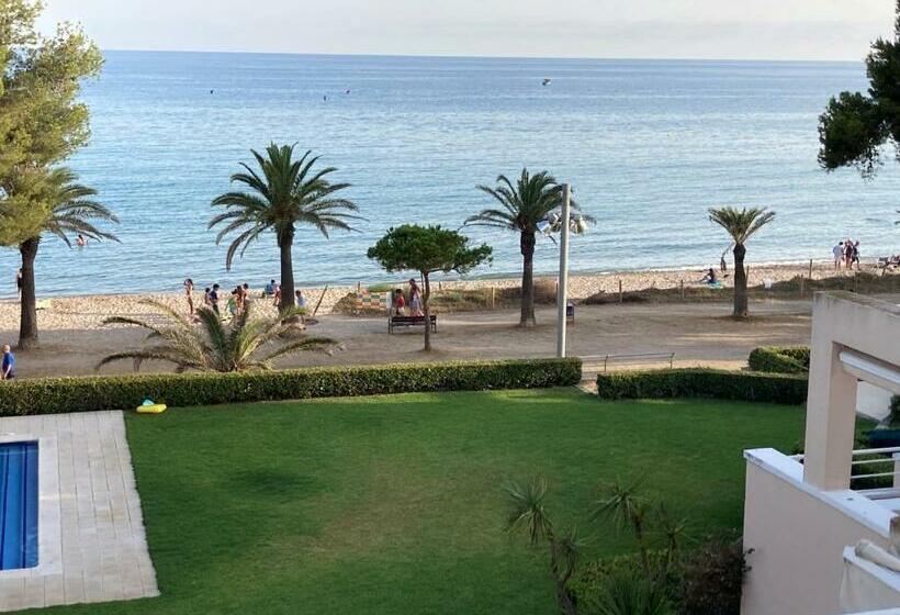 Apartment With Great Community Swimming Pool & Direct Beach Access