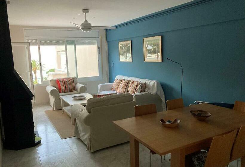 Apartment With Great Community Swimming Pool & Direct Beach Access