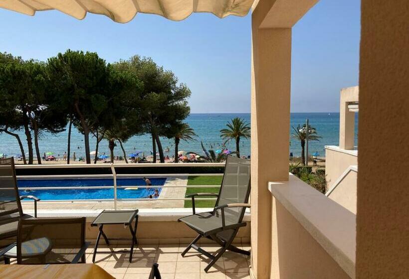 Apartment With Great Community Swimming Pool & Direct Beach Access