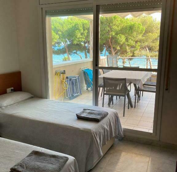 Apartment With Great Community Swimming Pool & Direct Beach Access