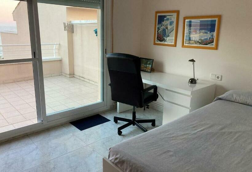 Apartment With Great Community Swimming Pool & Direct Beach Access