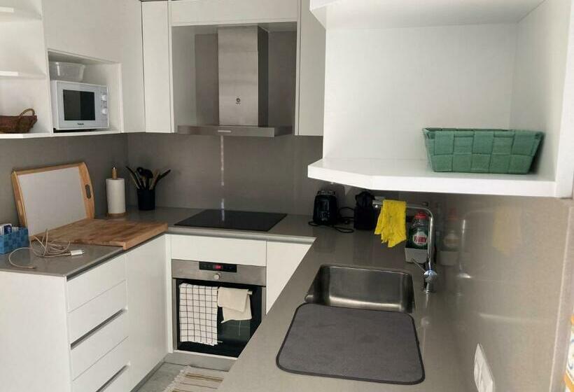 Apartment With Great Community Swimming Pool & Direct Beach Access