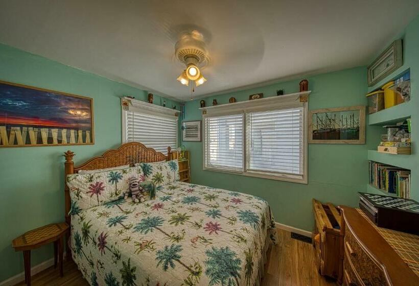 Beach House Retreats 6 Just 30 Steps From The Beach With Rooftop Hot Tub And Gourmet Kitchen