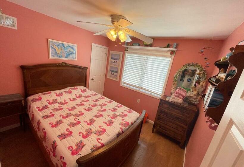 Beach House Retreats 6 Just 30 Steps From The Beach With Rooftop Hot Tub And Gourmet Kitchen