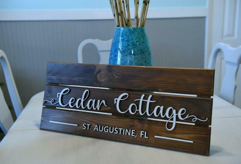 Cedar Cottage   Newly Renovated, Walk Downtown