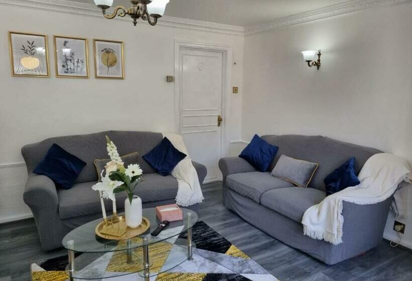 Centrally Located W/ Free Parking & Smart Tv