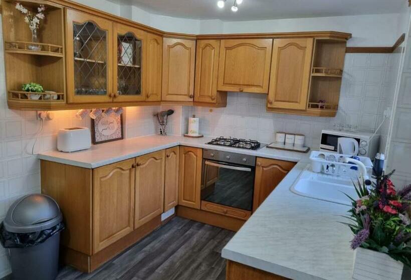 Centrally Located W/ Free Parking & Smart Tv