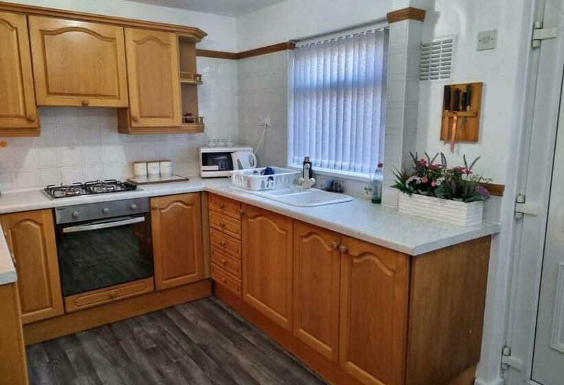 Centrally Located W/ Free Parking & Smart Tv