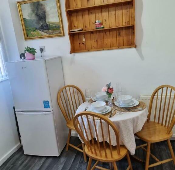 Centrally Located W/ Free Parking & Smart Tv