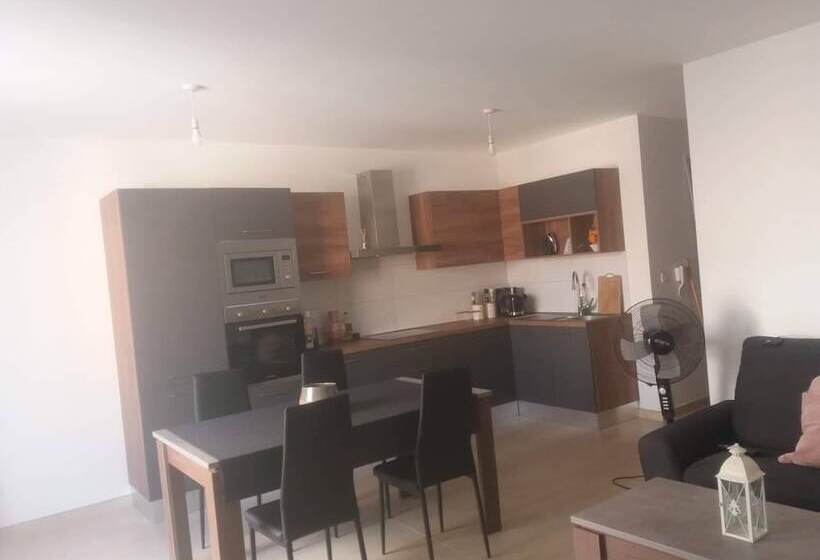 Charming 2 Bed Apartment In San Gwann