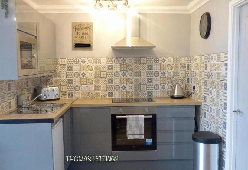 Cheerful 2 Bed Holiday Chalet With Gated Decking