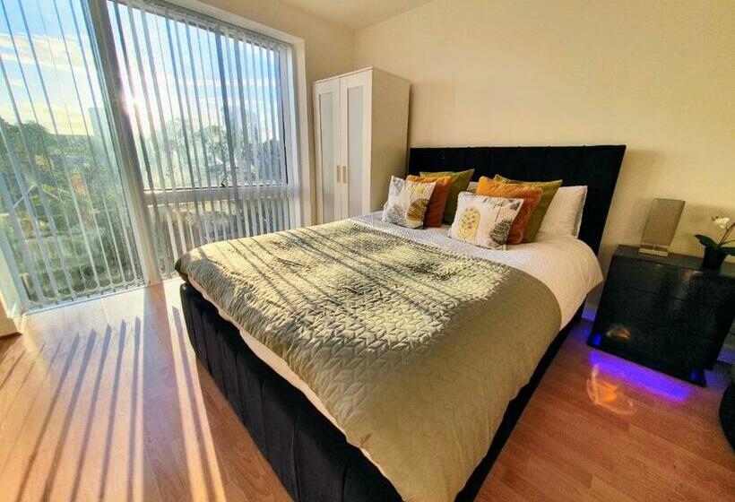 Modern City Central Studio Apt