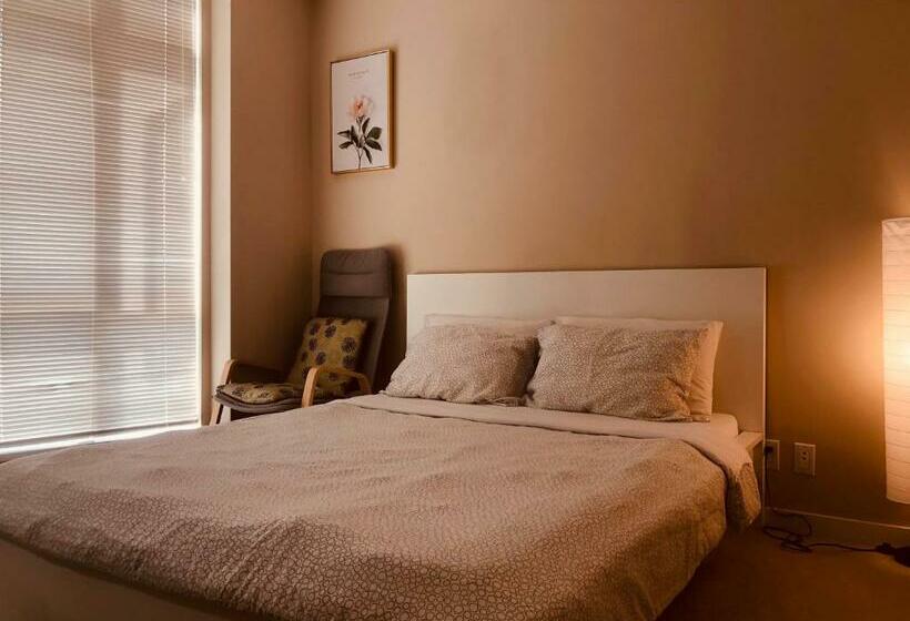 Cozy Townhouse 3minutes Walking To City Centre&skytrain