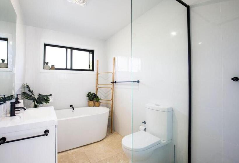 Gumnut Pet Friendly 5 Mins Walk To Beach