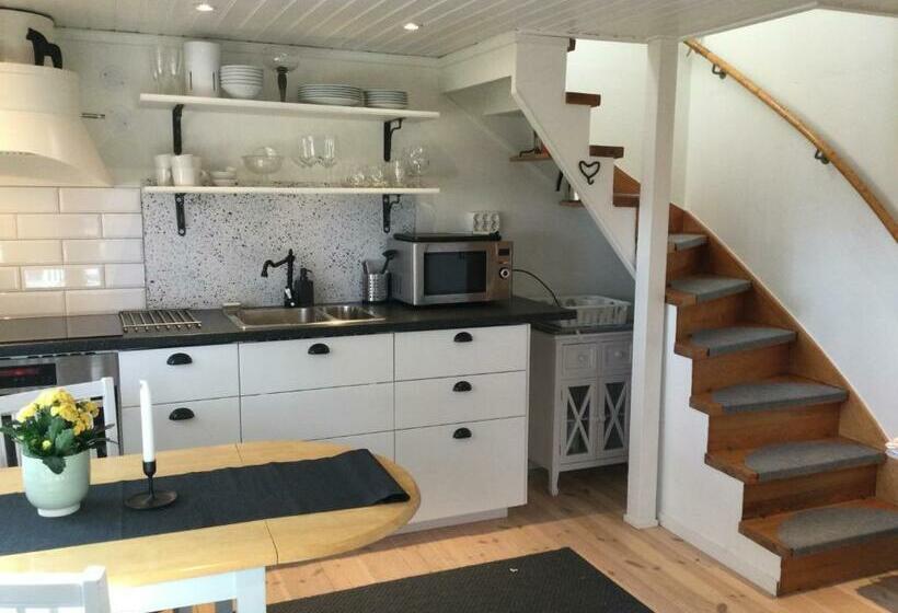 Mysigt Boende I Rättvik Med Utsikt över Siljan